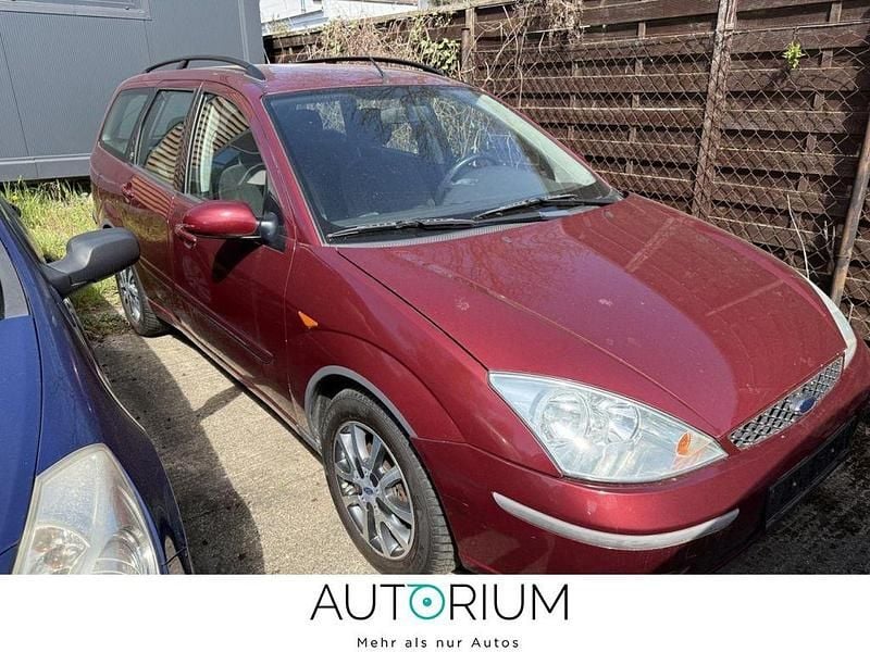 Second-hand Ford Focus Ghia 101 CP (74 kW) 2003 Roșu Berlinǎ