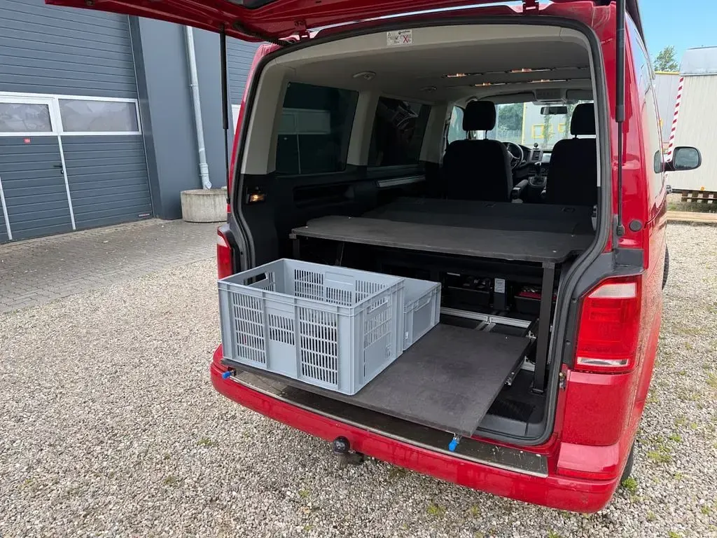 Gebraucht VW Multivan Trendline 150 PS (110 kW) 2019 Rot Van / Kleinbus