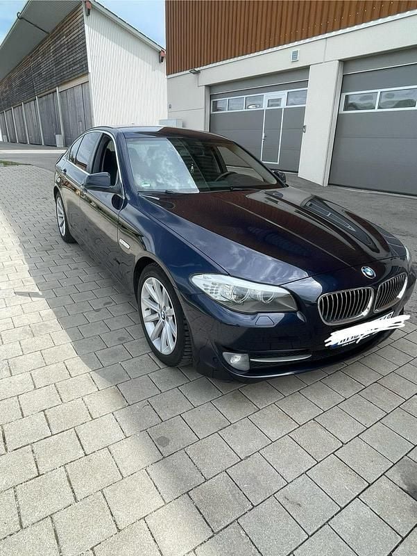Blau Gebraucht 2010 BMW 523 Limousine | 9.200 € - Bild 1/4