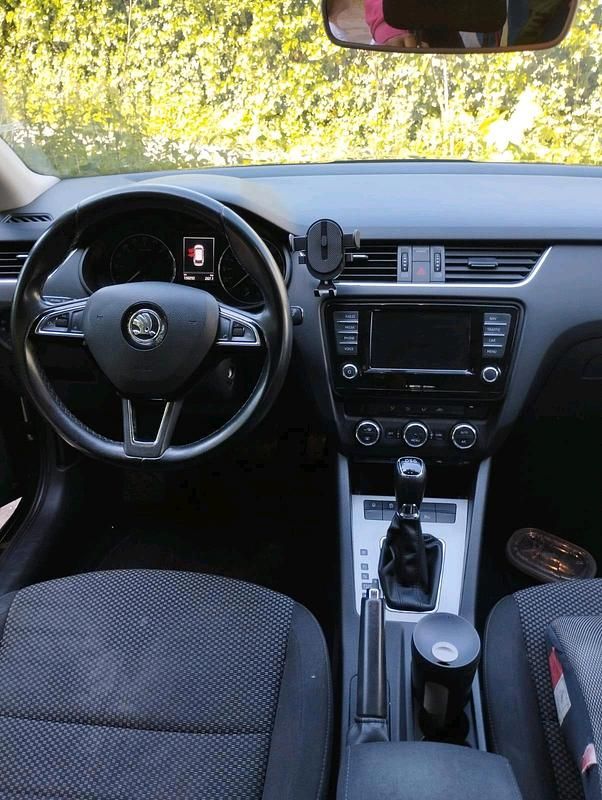 Grau Gebraucht 2016 Skoda Octavia Kombi | 10.000 € (Superpreis) - Bild 1/4