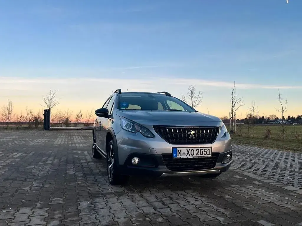 Gebraucht Peugeot 2008 Allure 114 PS (83 kW) 2019 Silber SUV