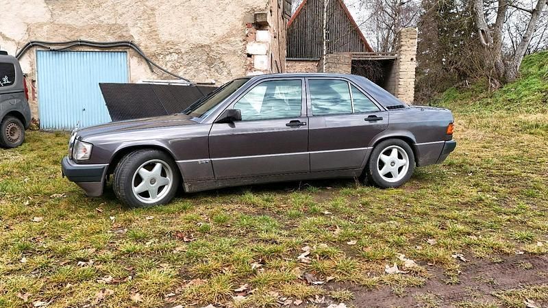Gebraucht Mercedes 190 122 PS (89 kW) 1990 Andere farben Limousine