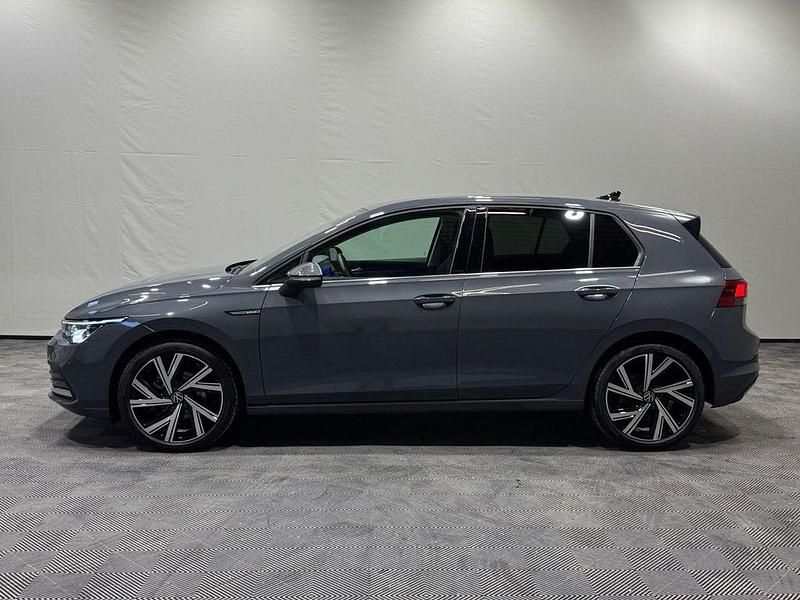 Gebraucht VW Golf VIII Style 150 PS (110 kW) 2023 Grau Limousine