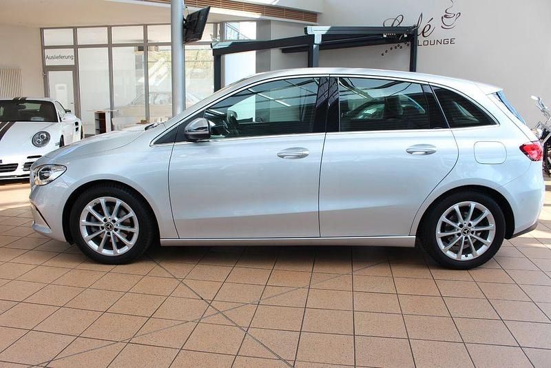 Gebraucht Mercedes B180 116 PS (85 kW) 2020 Silber Kleinwagen