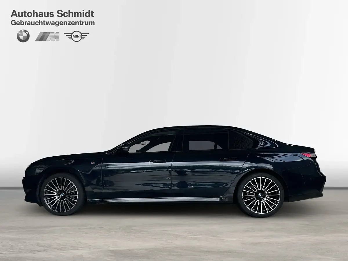 Gebraucht BMW 740 Sport Line 286 PS (210 kW) 2025 M carbonschwarz Limousine