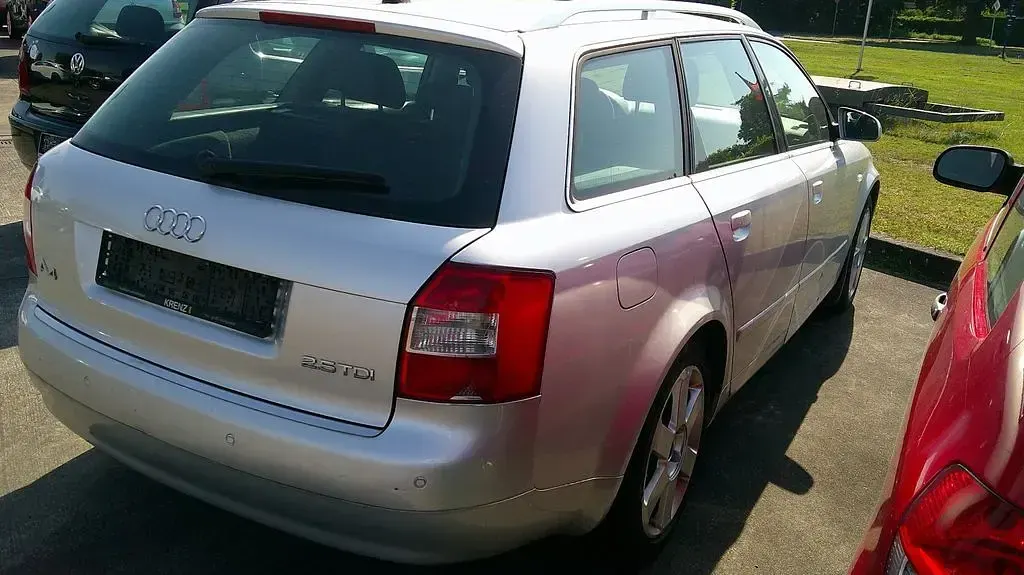 Gebraucht Audi A4 163 PS (119 kW) 2003 Silber (metallic) Kombi