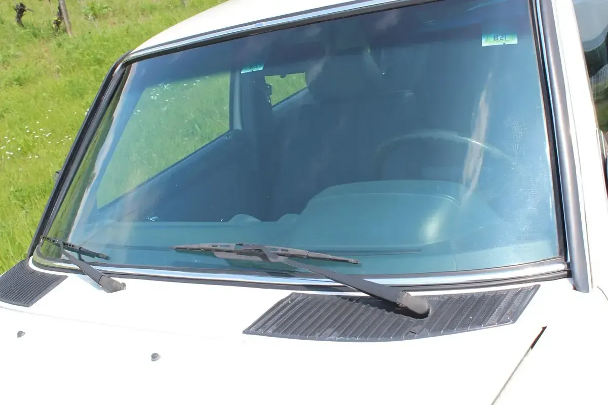 Gebraucht Mercedes 300 88 PS (64 kW) 1984 Weiß Limousine