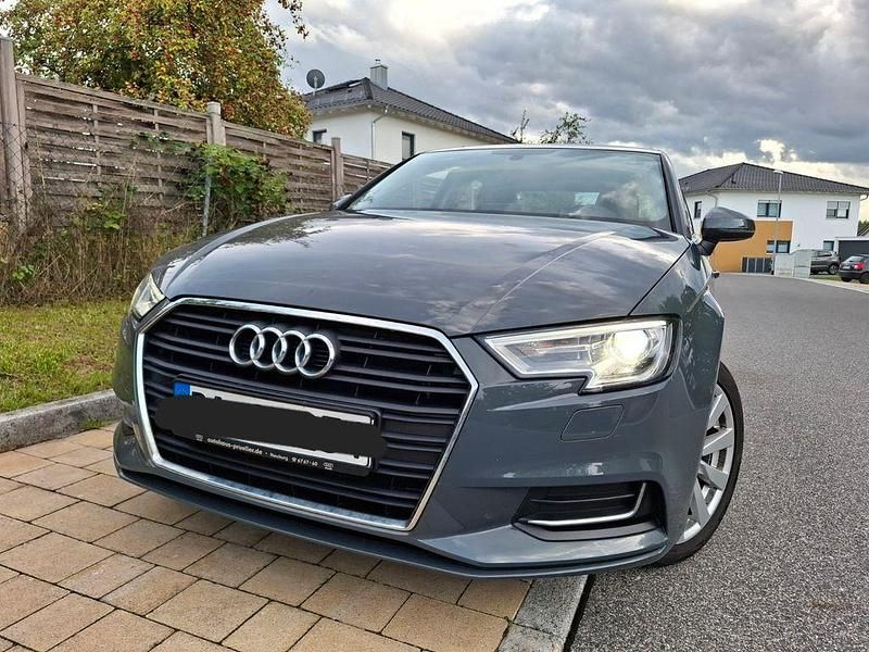 Grau Gebraucht 2017 Audi A3 Design Limousine | 14.990 € (Fairer Preis) - Bild 1/4
