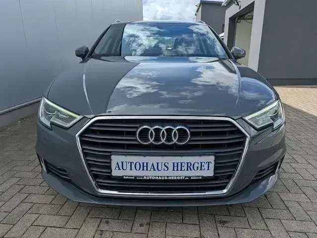 Gebraucht Audi A3 Sport 150 PS (110 kW) 2019 Nanograu Limousine
