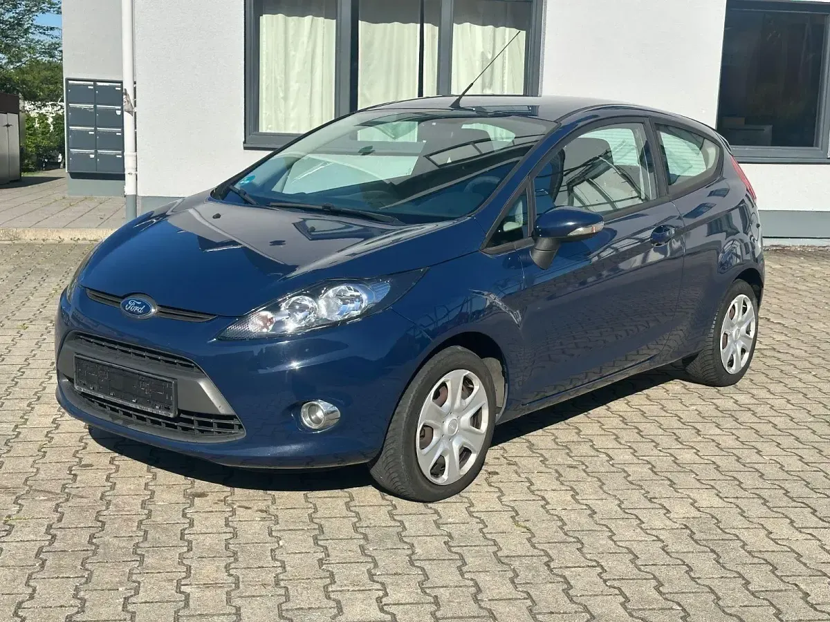 Gebraucht Ford Fiesta Champions Edition 60 PS (44 kW) 2012 Blau Limousine