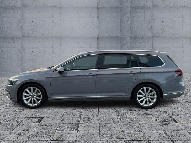 Gebraucht VW Passat 150 PS (110 kW) 2023 Grau Kombi
