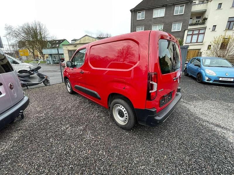 Gebraucht Opel Combo Edition 102 PS (75 kW) 2021 Rubin rot Kombi