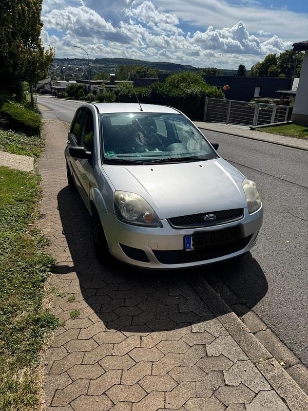 Silber Gebraucht 2007 Ford Fiesta Kleinwagen | 1.700 € (Fairer Preis) - Bild 1/4