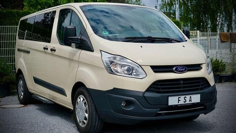 Gebraucht Ford Tourneo 131 PS (96 kW) 2017 Van / Kleinbus