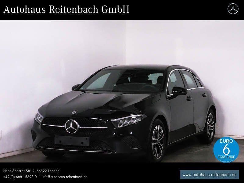 Lack kosmosschwarz Gebraucht 2024 Mercedes A180 Progressive Limousine | 27.735 € (Fairer Preis) - Bild 1/4