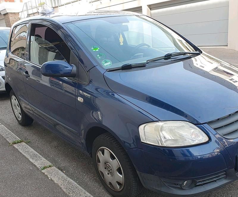 Second-hand VW Fox 75 CP (55 kW) 2006 Albastru Hatchback