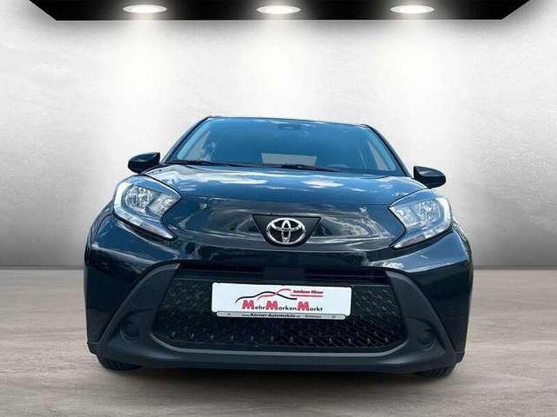 Gebraucht Toyota Aygo Play 72 PS (52 kW) 2024 Schwarz Kleinwagen