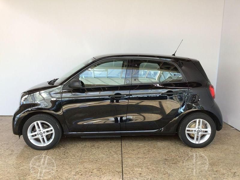 Gebraucht Smart ForFour Electric Drive 60 kW (82 PS) 2021 Karosserie in black Limousine