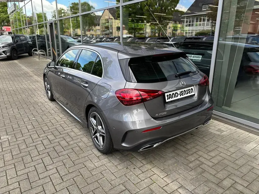 Gebraucht Mercedes A200 Advanced Plus 163 PS (119 kW) 2025 Mountain grau metallic Limousine