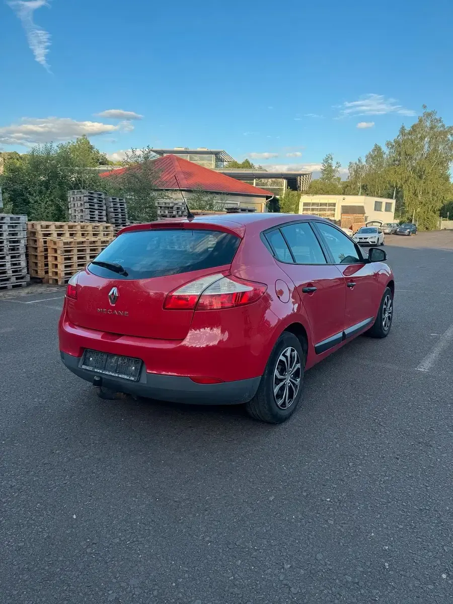 Gebraucht Renault Mégane 101 PS (74 kW) 2011 Rot Limousine