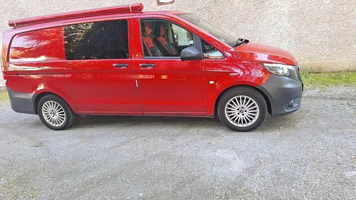 Gebraucht Mercedes Vito 114 PS (83 kW) 2016 Rot Van
