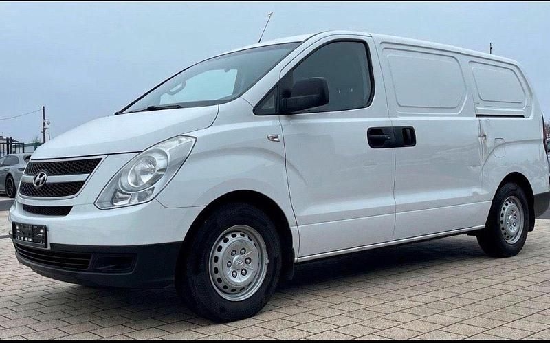 Gebraucht Hyundai H-1 170 PS (125 kW) 2010 Weiß Van / Kleinbus