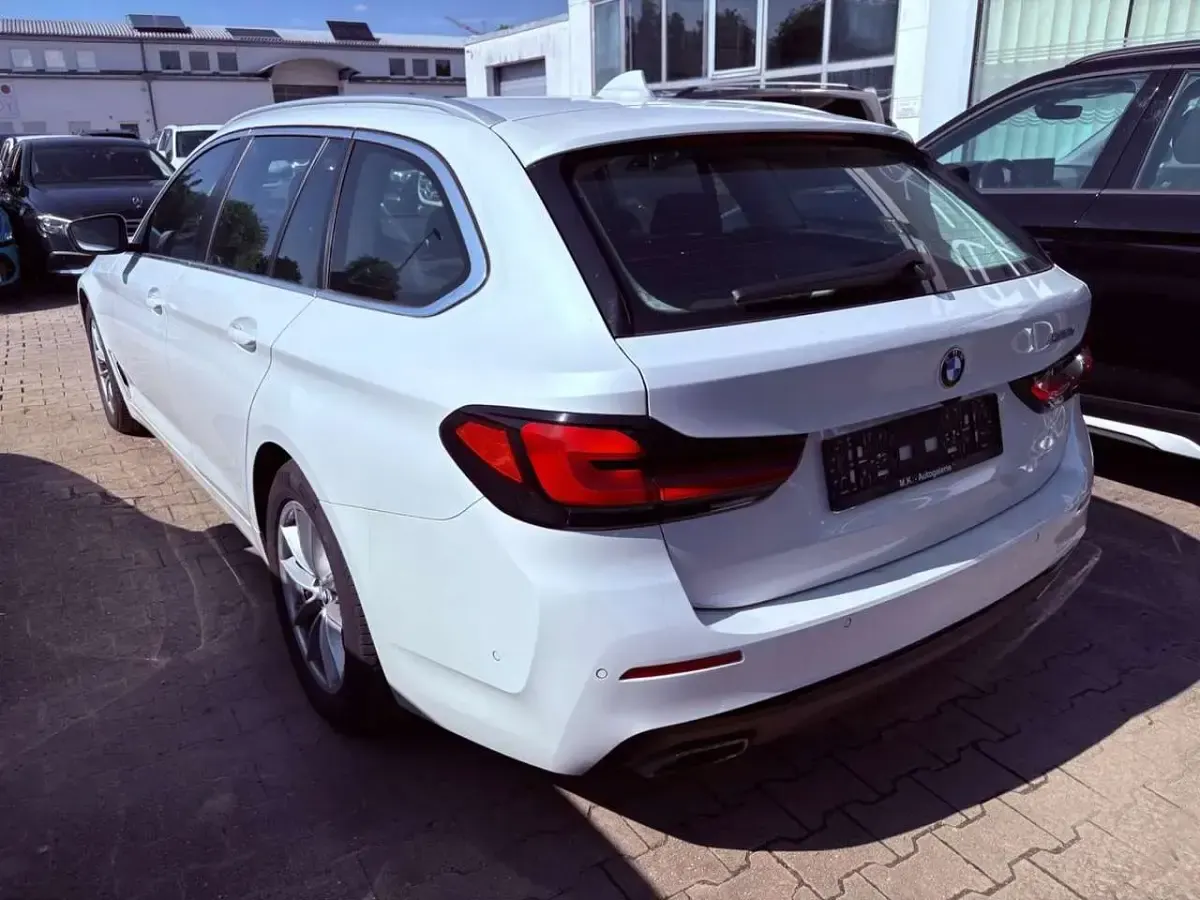 Gebraucht BMW 520 184 PS (135 kW) 2022 Weiß Limousine