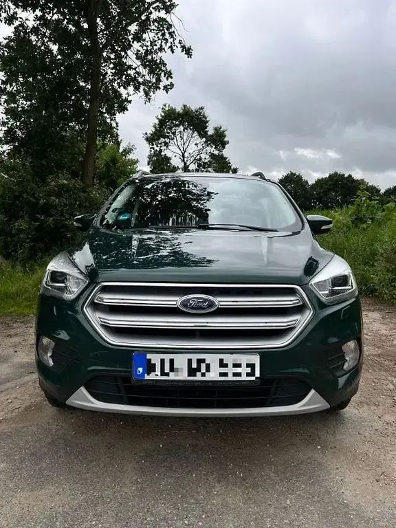Gebraucht Ford Kuga 179 PS (131 kW) 2017 Grün SUV