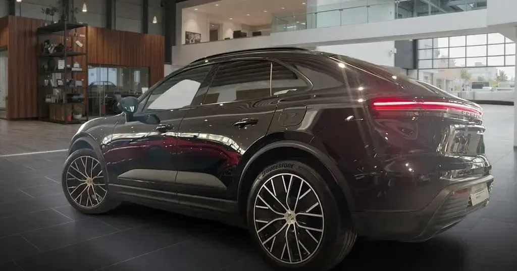 Gebraucht Porsche Macan 300 kW (408 PS) 2024 Tiefschwarz SUV