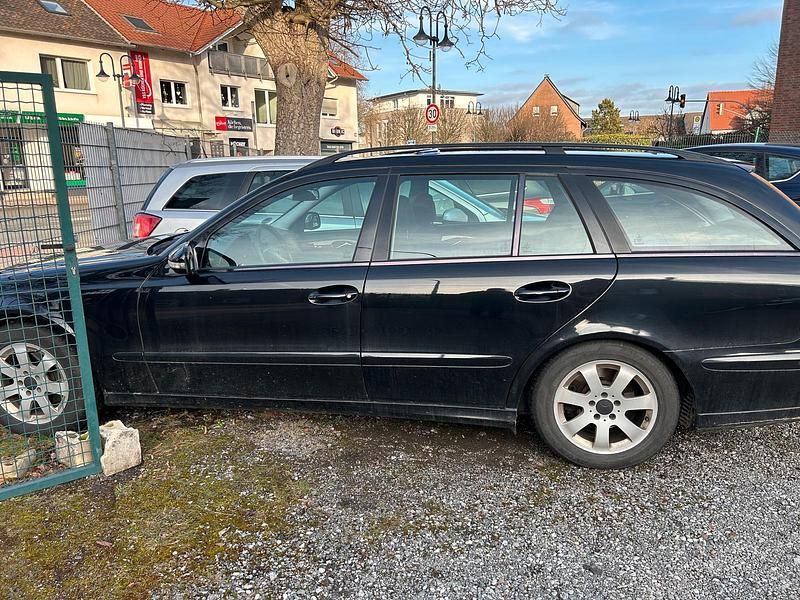 Gebraucht Mercedes E220 170 PS (125 kW) 2007 Schwarz Kombi