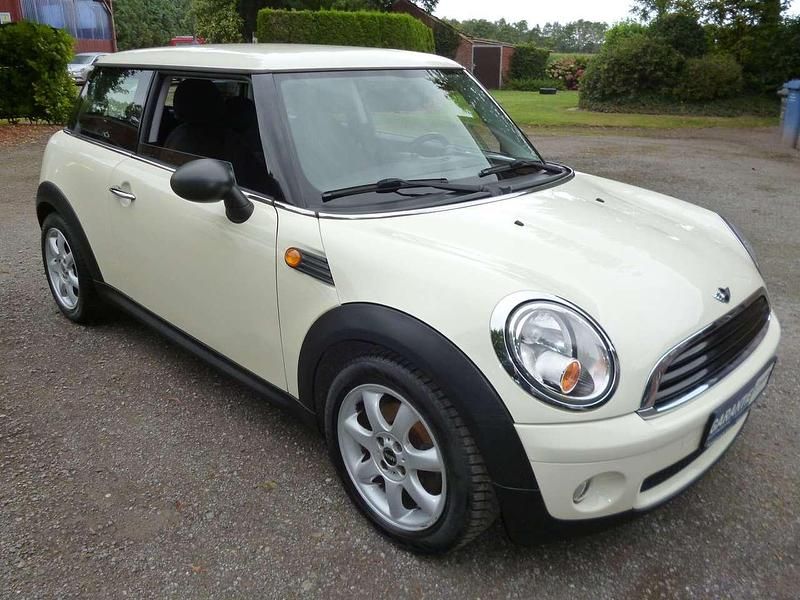 Gebraucht Mini ONE 75 PS (55 kW) 2010 Pepper white Kleinwagen
