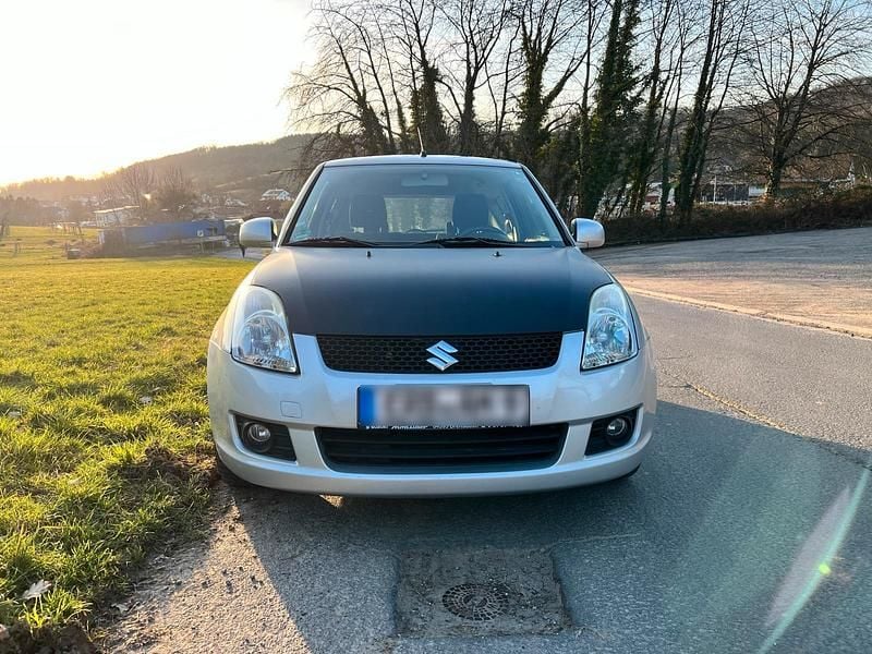 Gebraucht Suzuki Swift 92 PS (67 kW) 2010 Silber Kleinwagen