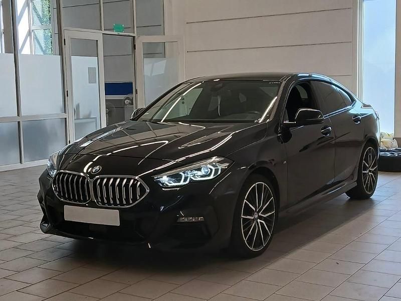 Saphirschwarz (metallic) Gebraucht 2024 BMW 218 Sport Line Limousine | 29.900 € (Etwas zu teuer) - Bild 1/4