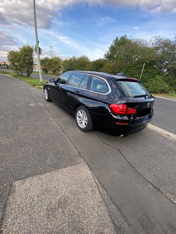 Gebraucht BMW 525 218 PS (160 kW) 2012 Schwarz Kombi