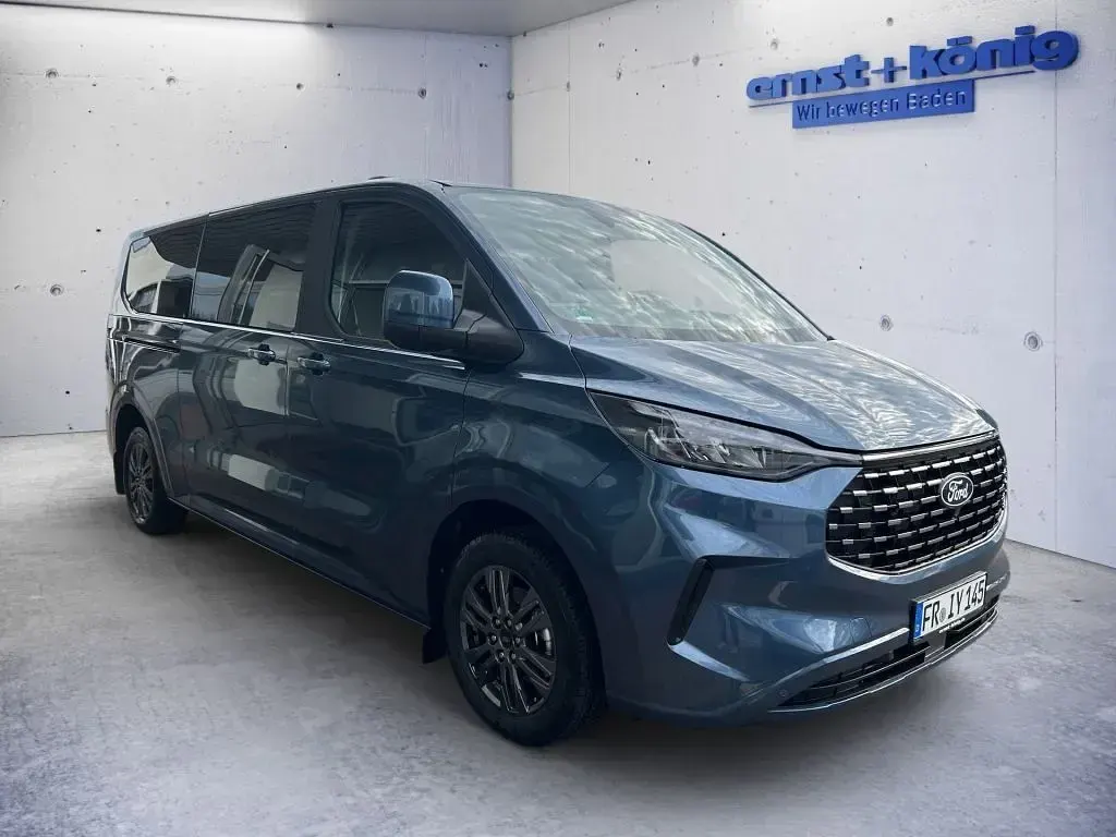 Gebraucht Ford Tourneo Titanium 170 PS (125 kW) 2025 Blau Van / Kleinbus