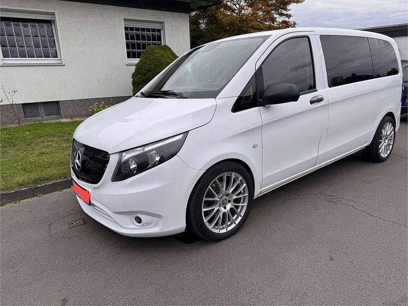 Weiß Gebraucht 2017 Mercedes Vito Van / Kleinbus | 19.990 € (Teuer) - Bild 1/4