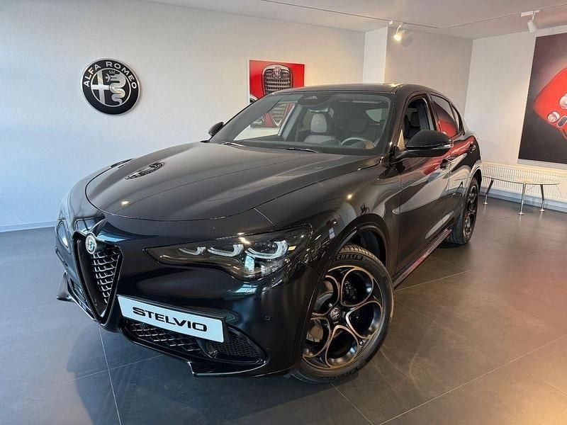Schwarz Neu 2025 Alfa Romeo Stelvio SUV | 69.990 € (Etwas zu teuer) - Bild 1/4