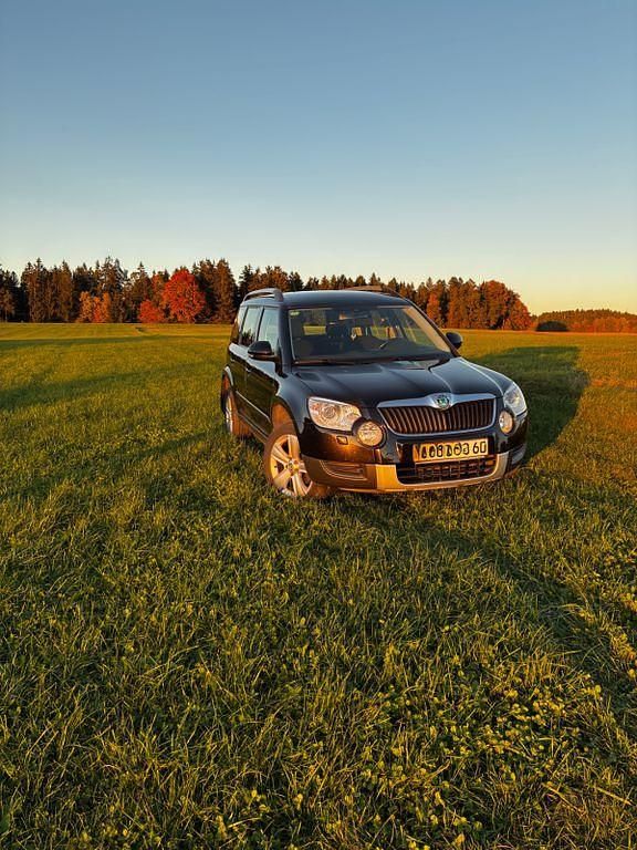 Schwarz Gebraucht 2012 Skoda Yeti Elegance SUV | 6.300 € (Guter Preis) - Bild 1/4