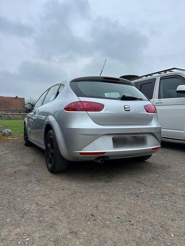 Usata Seat Leon 86 CV (63 kW) 2012 Argento Berlina