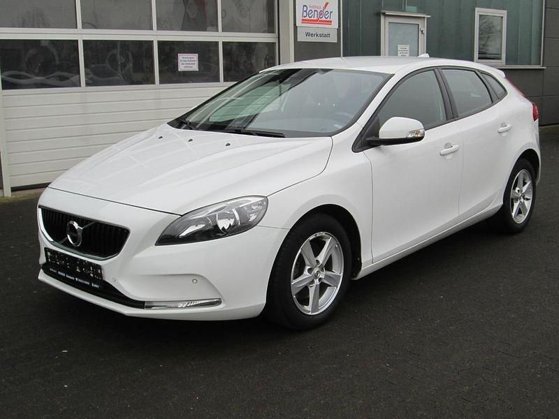 Gebraucht Volvo V40 Kinetic 122 PS (89 kW) 2016 Weiß Limousine