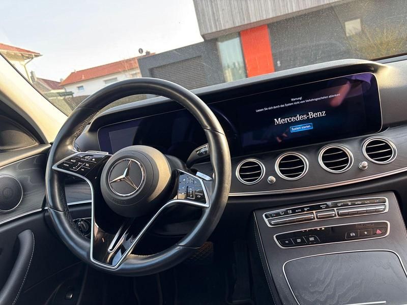 Gebraucht Mercedes E300 306 PS (225 kW) 2021 Weiß Kombi