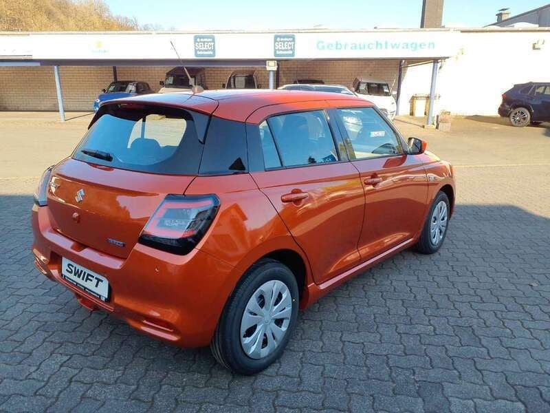 Gebraucht Suzuki Swift Club 83 PS (61 kW) 2025 Flame orange pearl metallic Kleinwagen