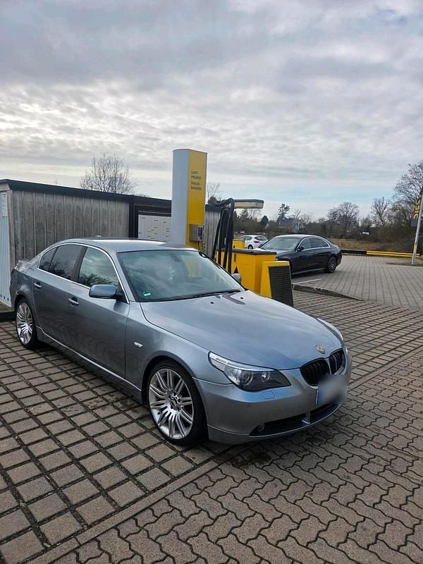 Gebraucht BMW 530 218 PS (160 kW) 2005 Silber Limousine