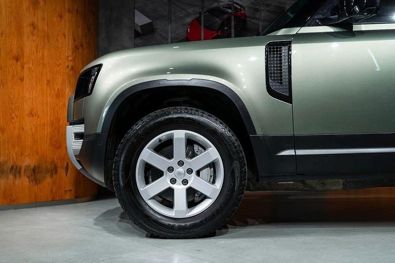 Gebraucht Land Rover Defender Basis 400 PS (294 kW) 2022 Grün SUV