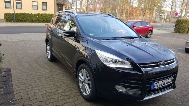 Gebraucht Ford Kuga Individual 204 PS (150 kW) 2015 Schwarz metallic SUV