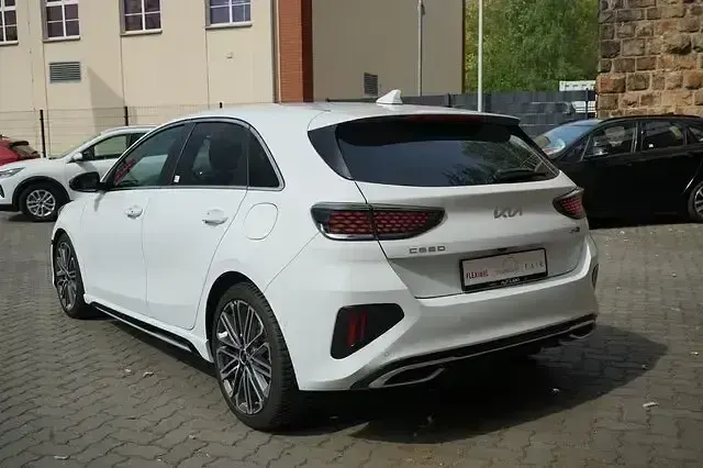 Usado Kia Ceed 204 CV (150 kW) 2021 Blanco Utilitario