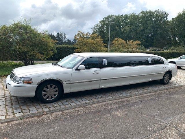 Schwarz Gebraucht 2005 Lincoln Town Car Limousine | 13.500 € - Bild 1/4