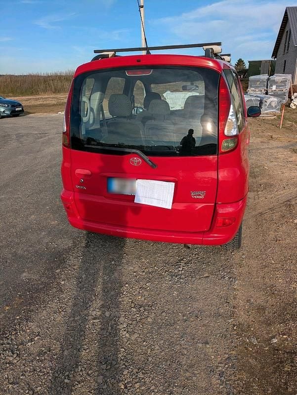 Gebraucht Toyota Yaris Verso 84 PS (61 kW) 2003 Rot Van / Kleinbus