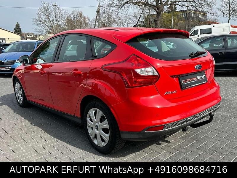 Gebraucht Ford Focus Champions Edition 125 PS (91 kW) 2013 Rot Limousine