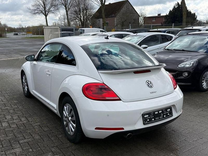 Gebraucht VW Beetle Design 105 PS (77 kW) 2012 Weiß Kleinwagen